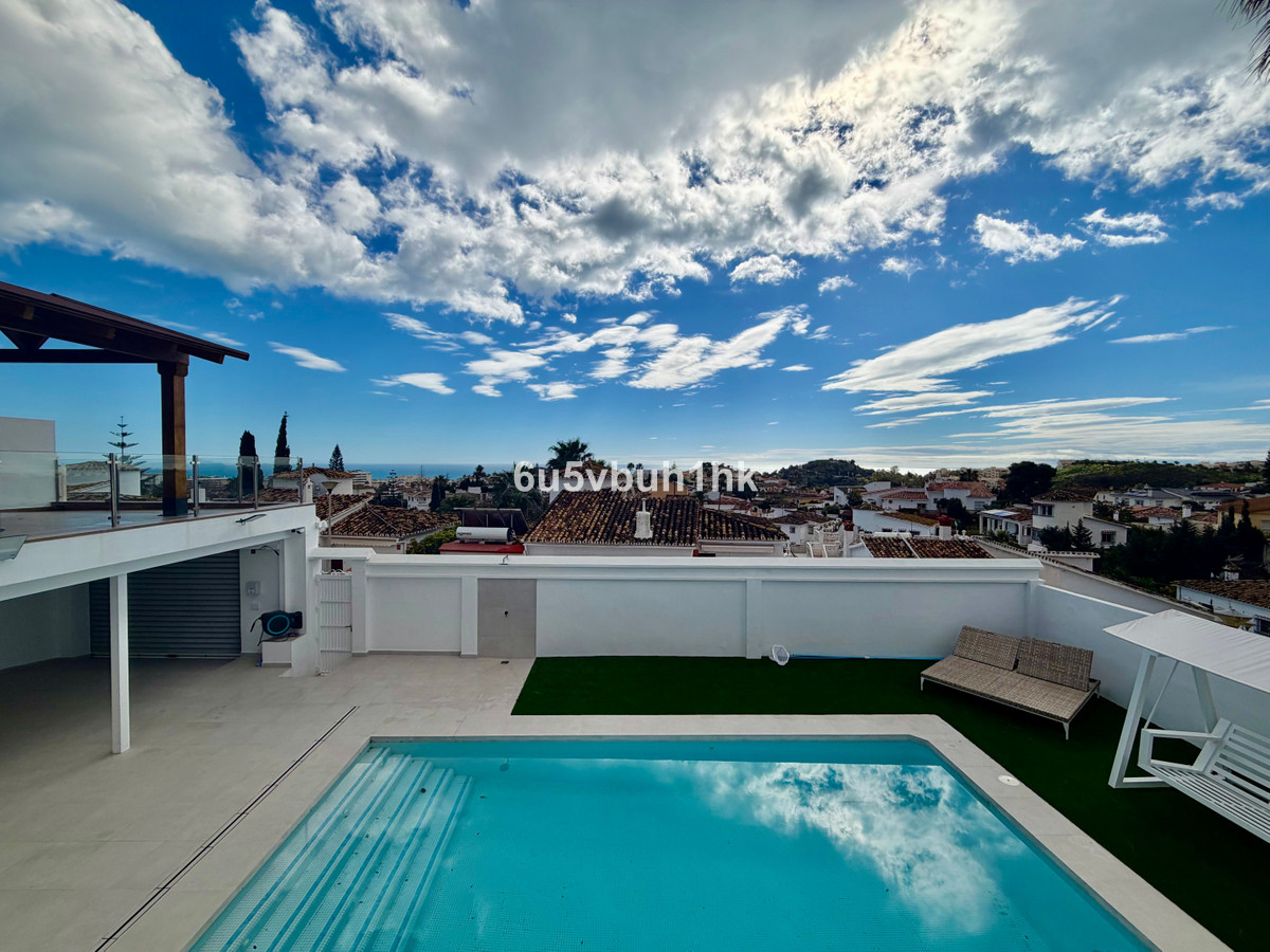 Villa for sale in Benalmadena