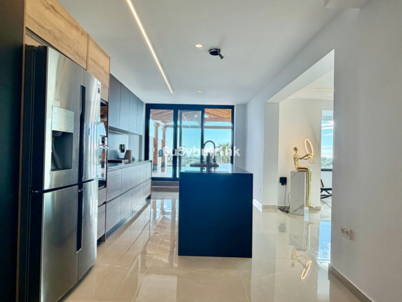Villa for sale in Benalmadena