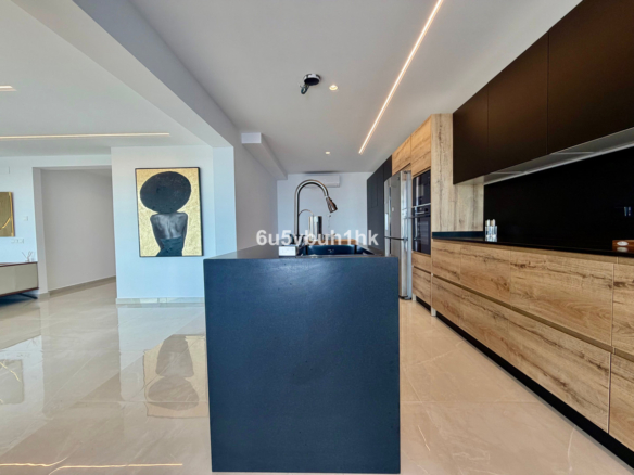 Villa for sale in Benalmadena