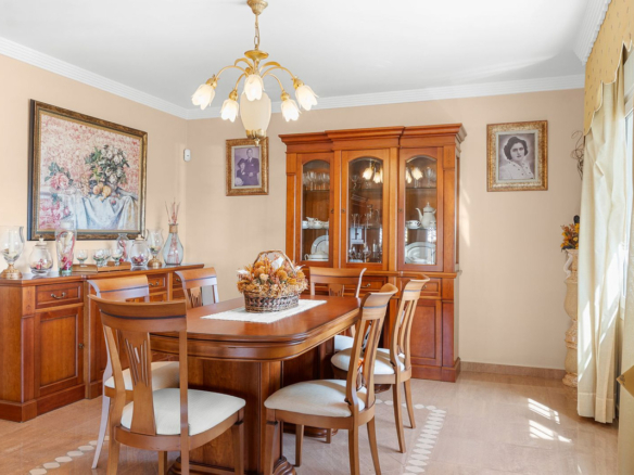 Villa for sale in Benalmadena