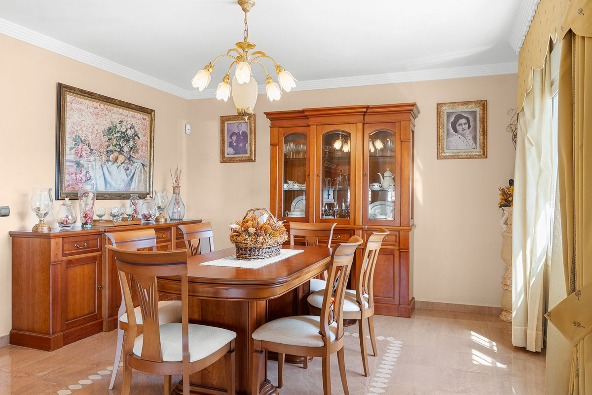Villa for sale in Benalmadena