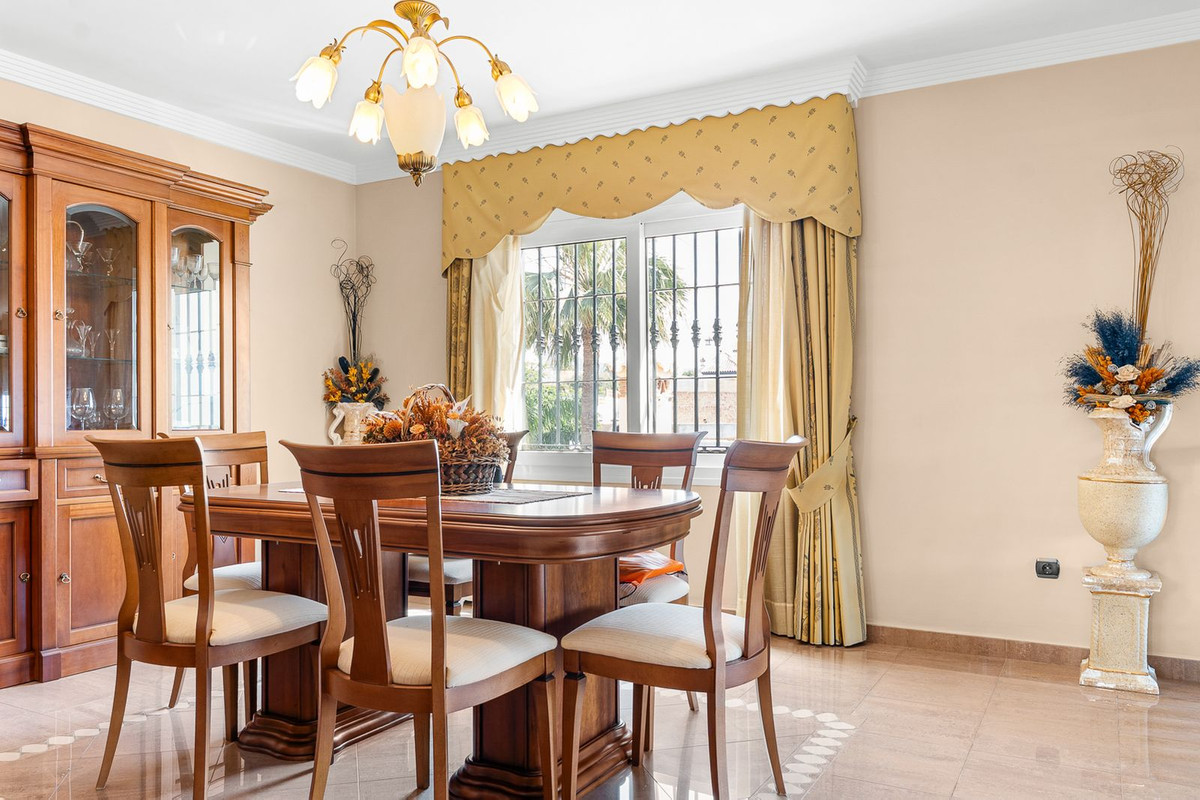 Villa for sale in Benalmadena