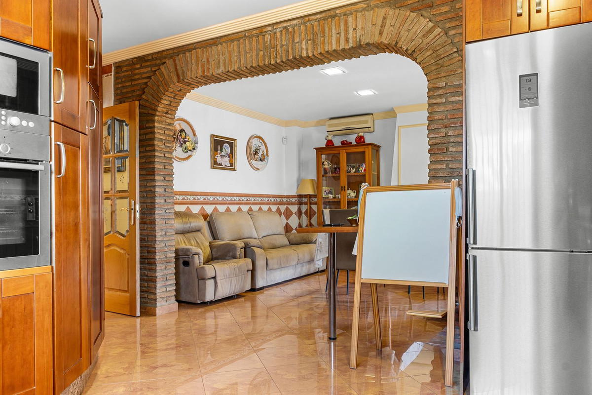 Villa for sale in Benalmadena