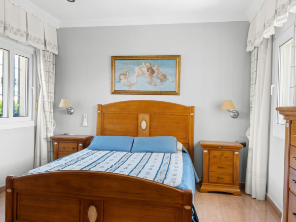 Villa for sale in Benalmadena