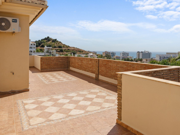 Villa for sale in Benalmadena