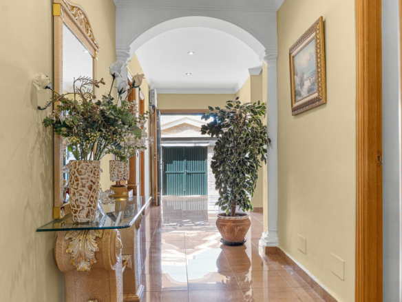 Villa for sale in Benalmadena