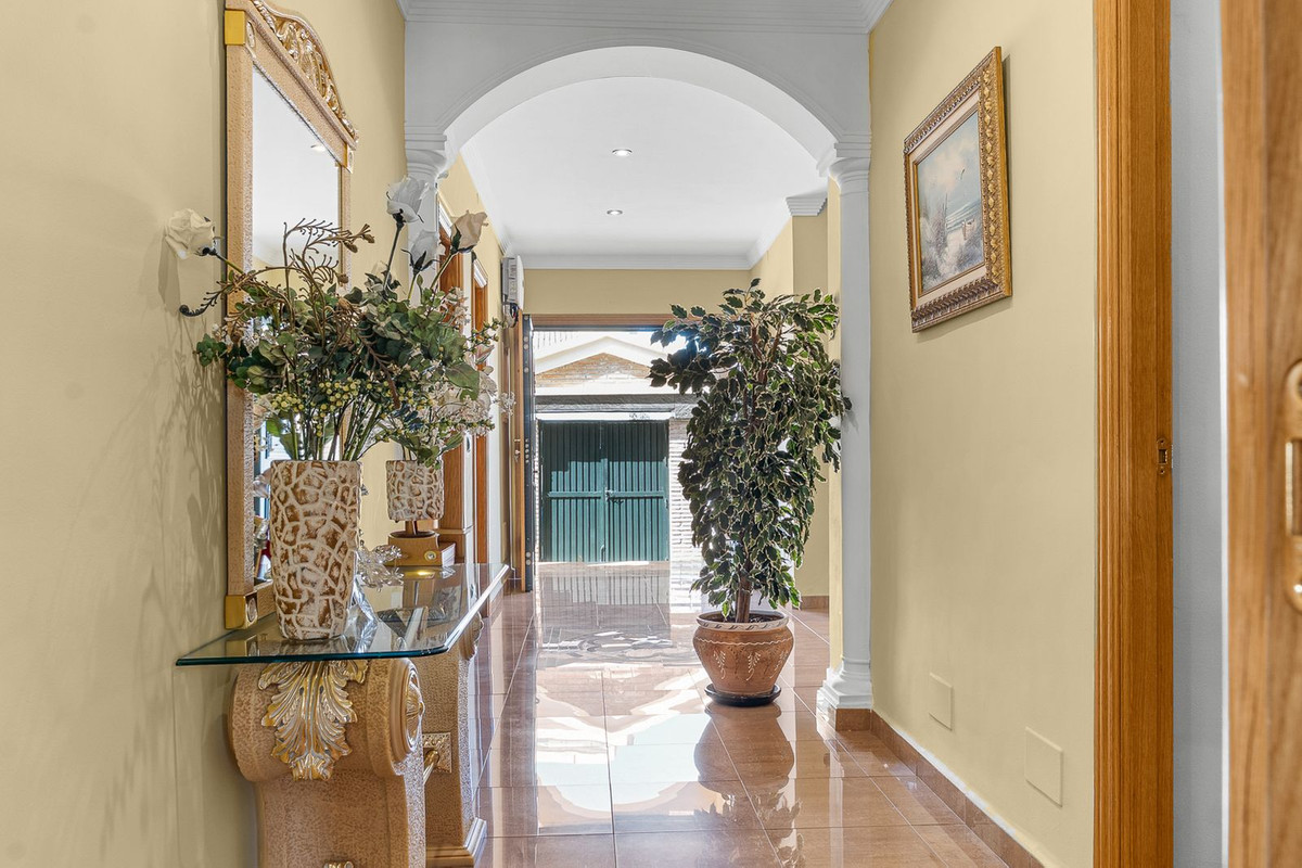 Villa for sale in Benalmadena