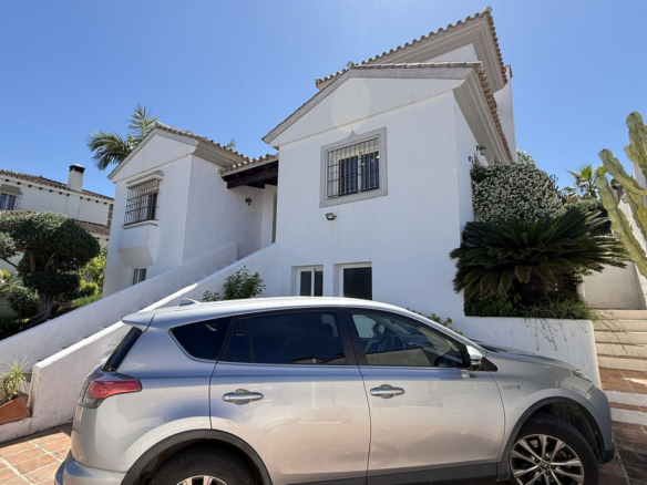 Villa for sale in Coín