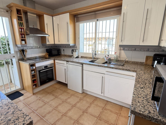 Villa for sale in Coín