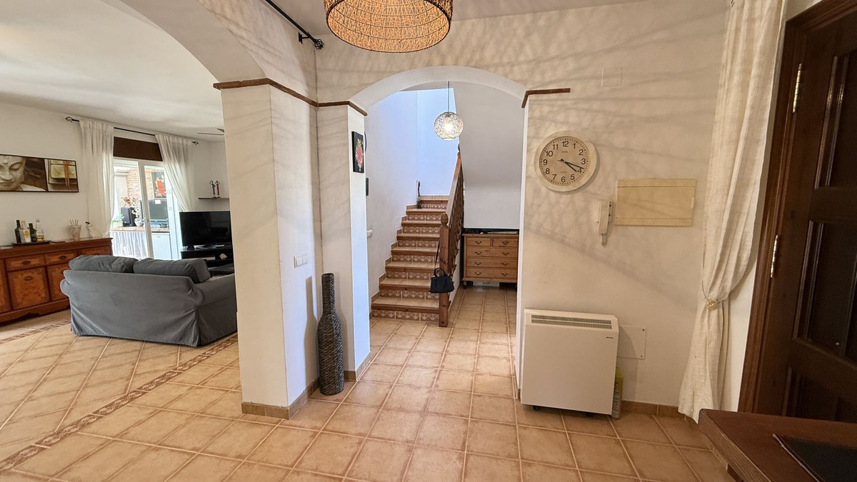Villa for sale in Coín
