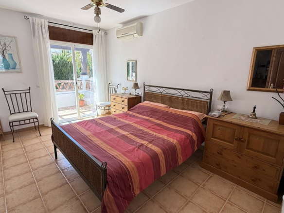 Villa for sale in Coín