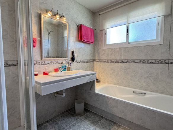 Villa for sale in Coín