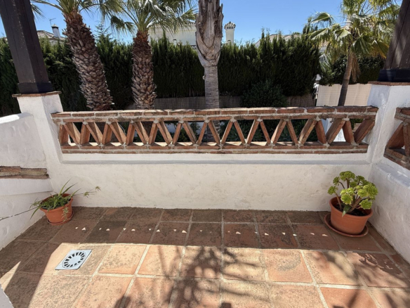 Villa for sale in Coín