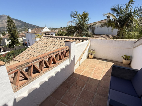 Villa for sale in Coín