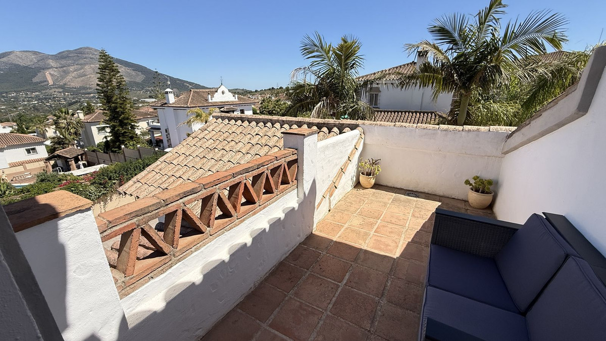 Villa for sale in Coín