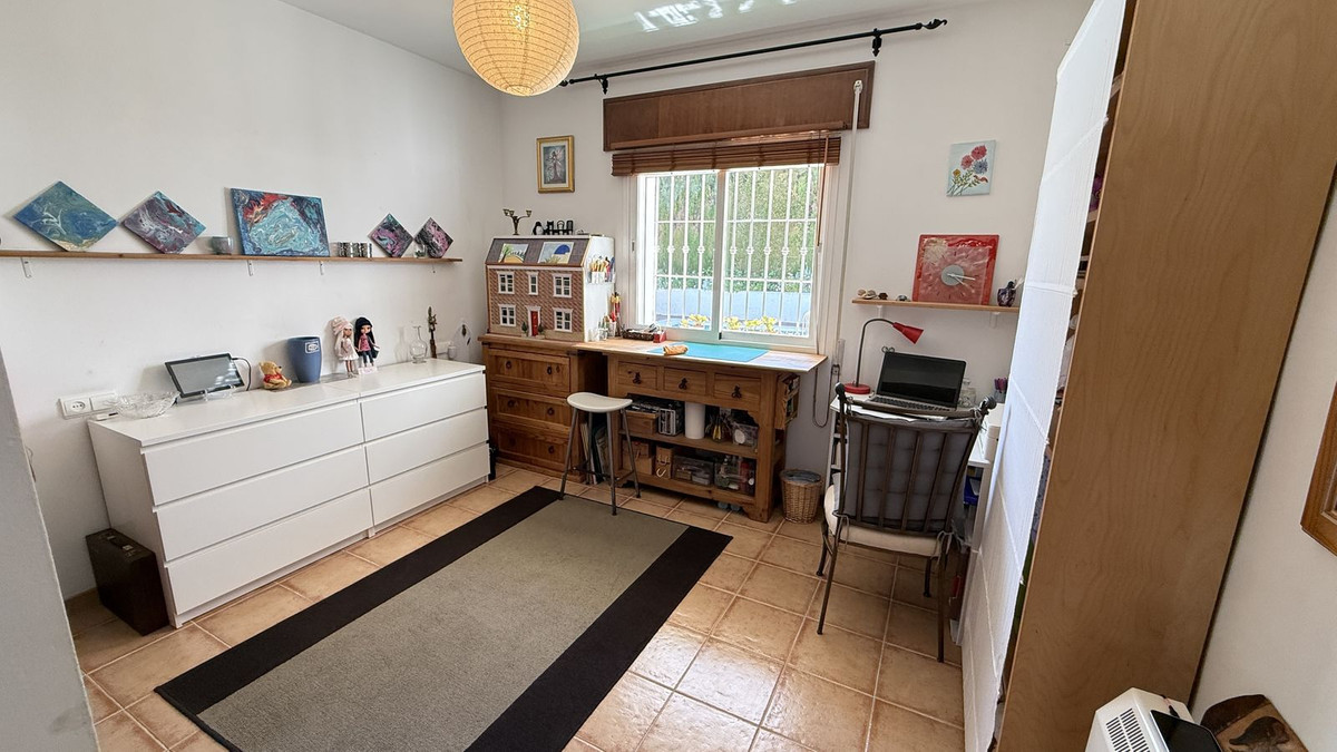 Villa for sale in Coín