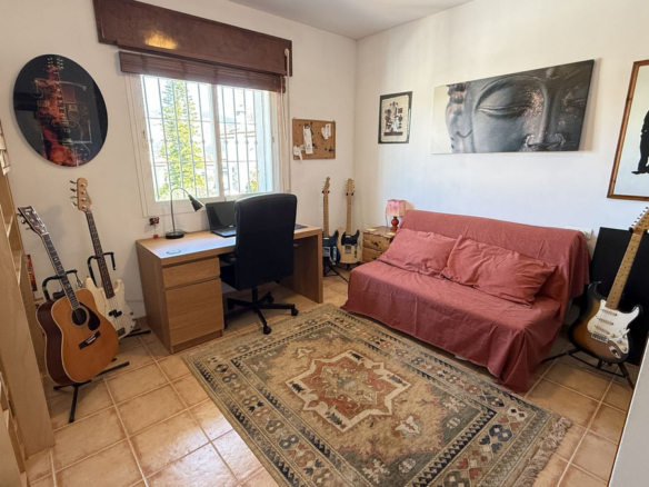 Villa for sale in Coín