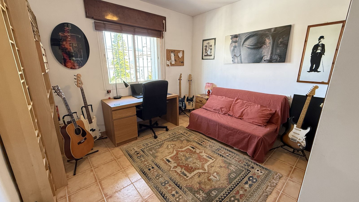 Villa for sale in Coín