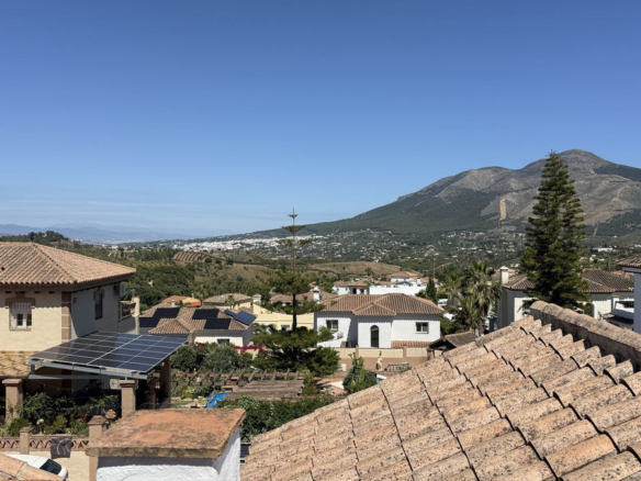 Villa for sale in Coín
