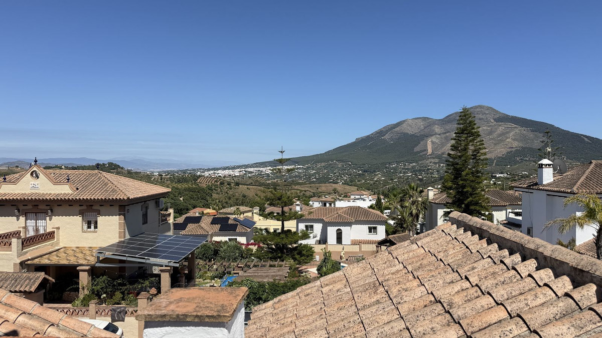 Villa for sale in Coín