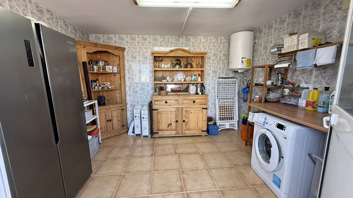 Villa for sale in Coín