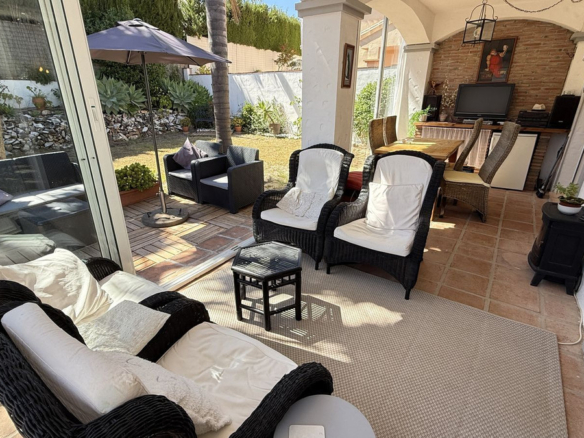 Villa for sale in Coín