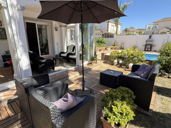 Villa for sale in Coín