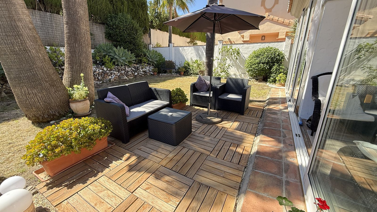 Villa for sale in Coín