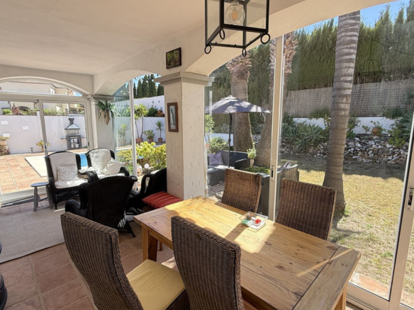 Villa for sale in Coín