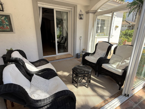 Villa for sale in Coín