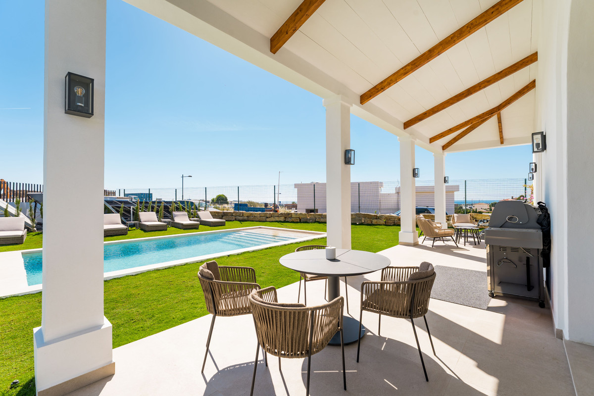 Villa for sale in Estepona