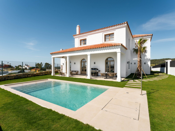 Villa for sale in Estepona