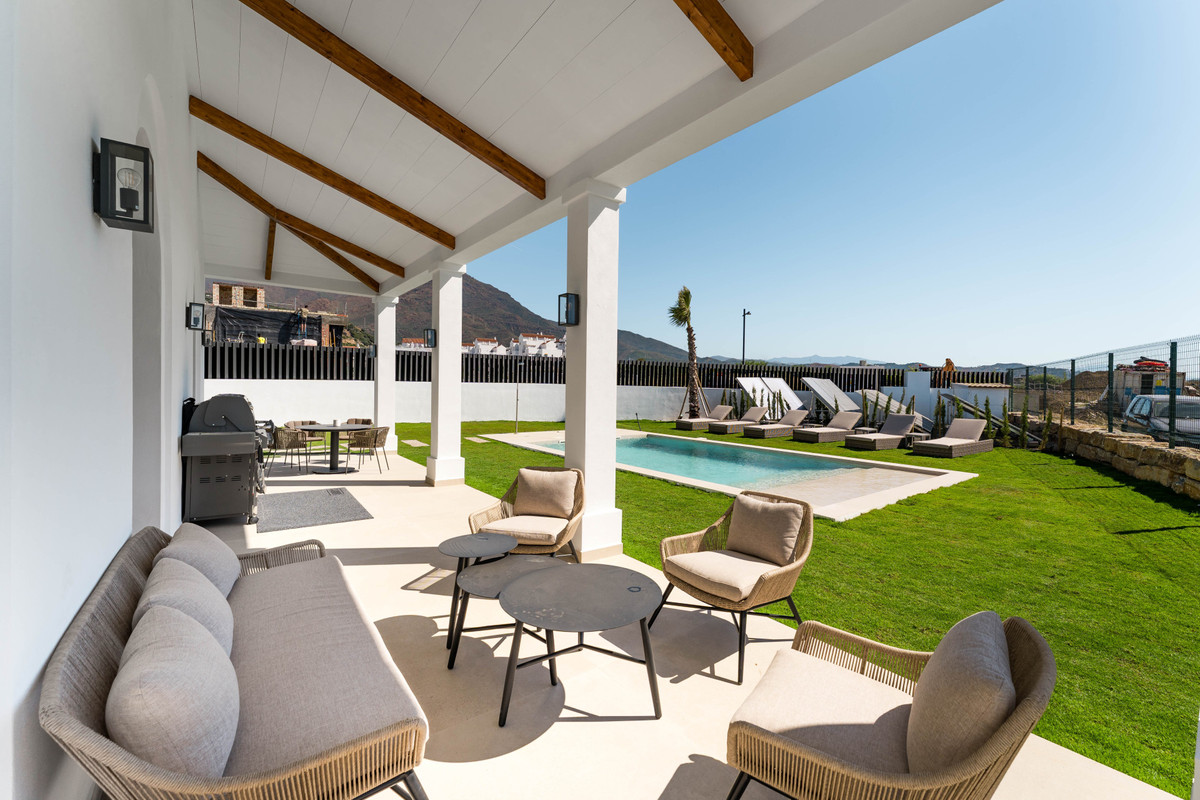 Villa for sale in Estepona