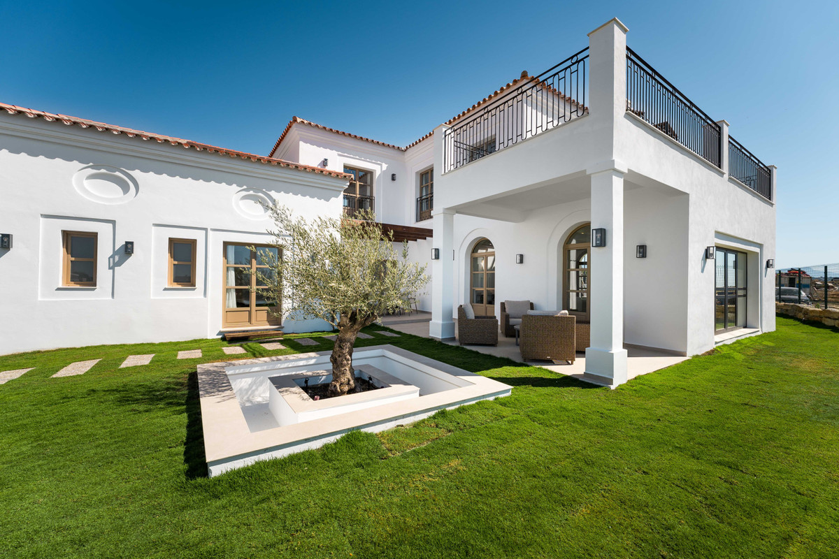Villa for sale in Estepona