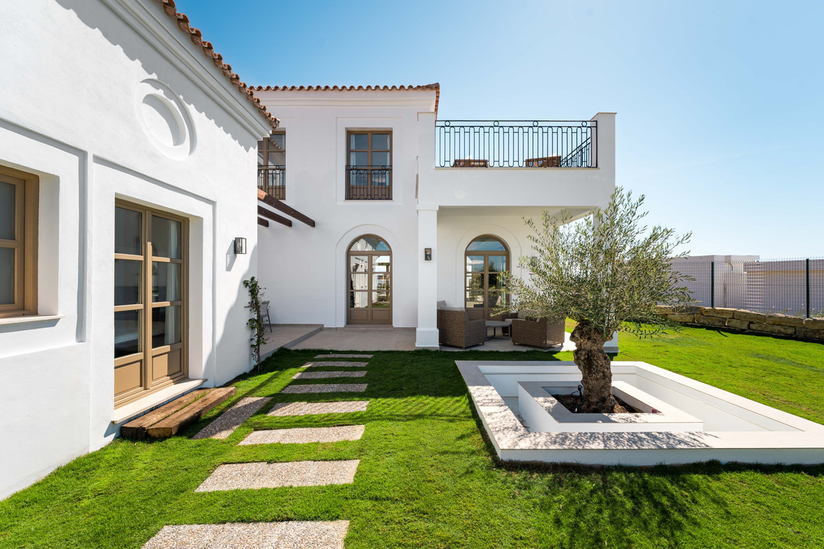 Villa for sale in Estepona