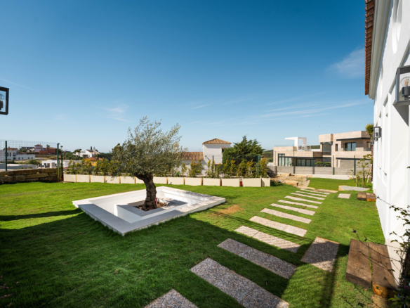 Villa for sale in Estepona