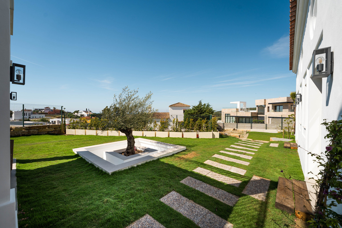 Villa for sale in Estepona