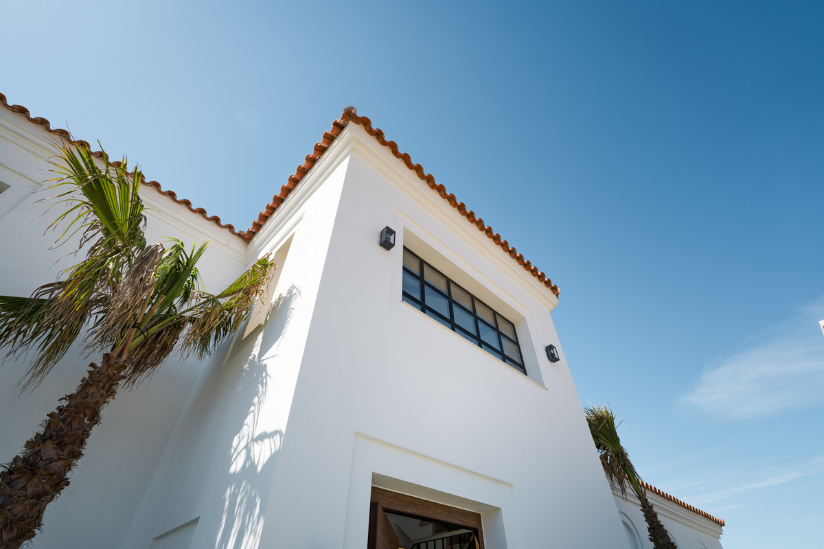Villa for sale in Estepona