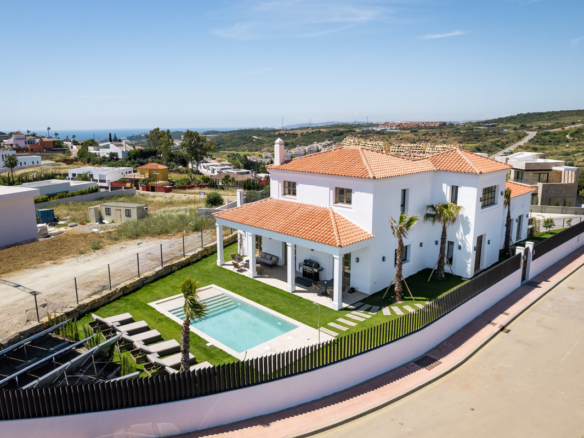 Villa for sale in Estepona