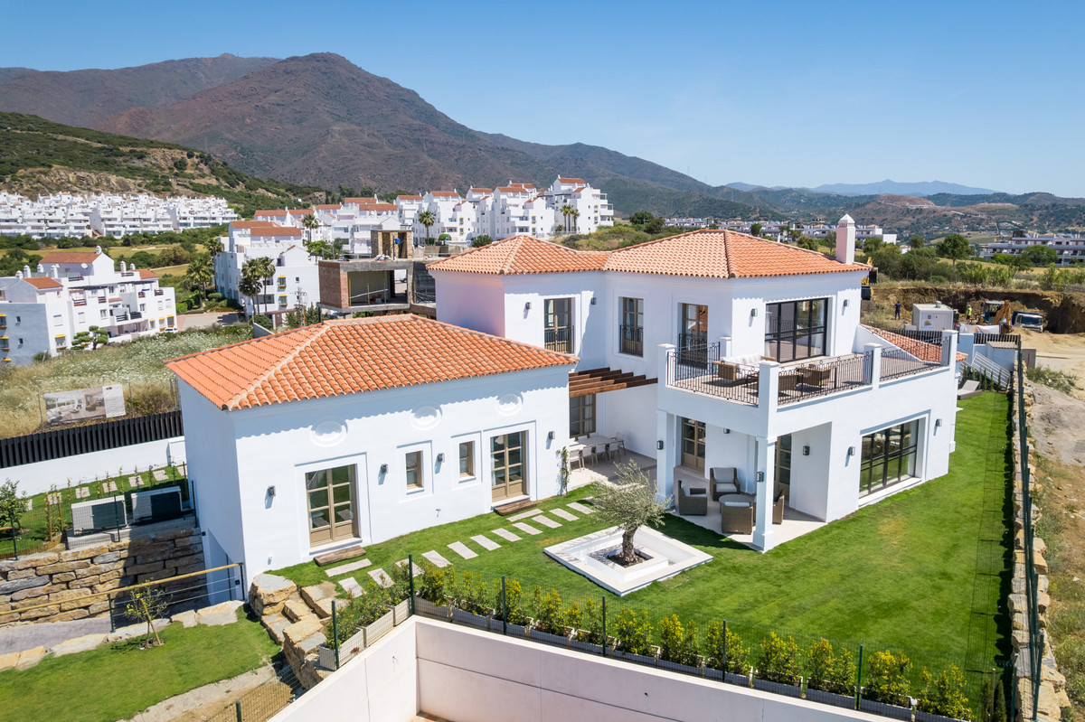 Villa for sale in Estepona