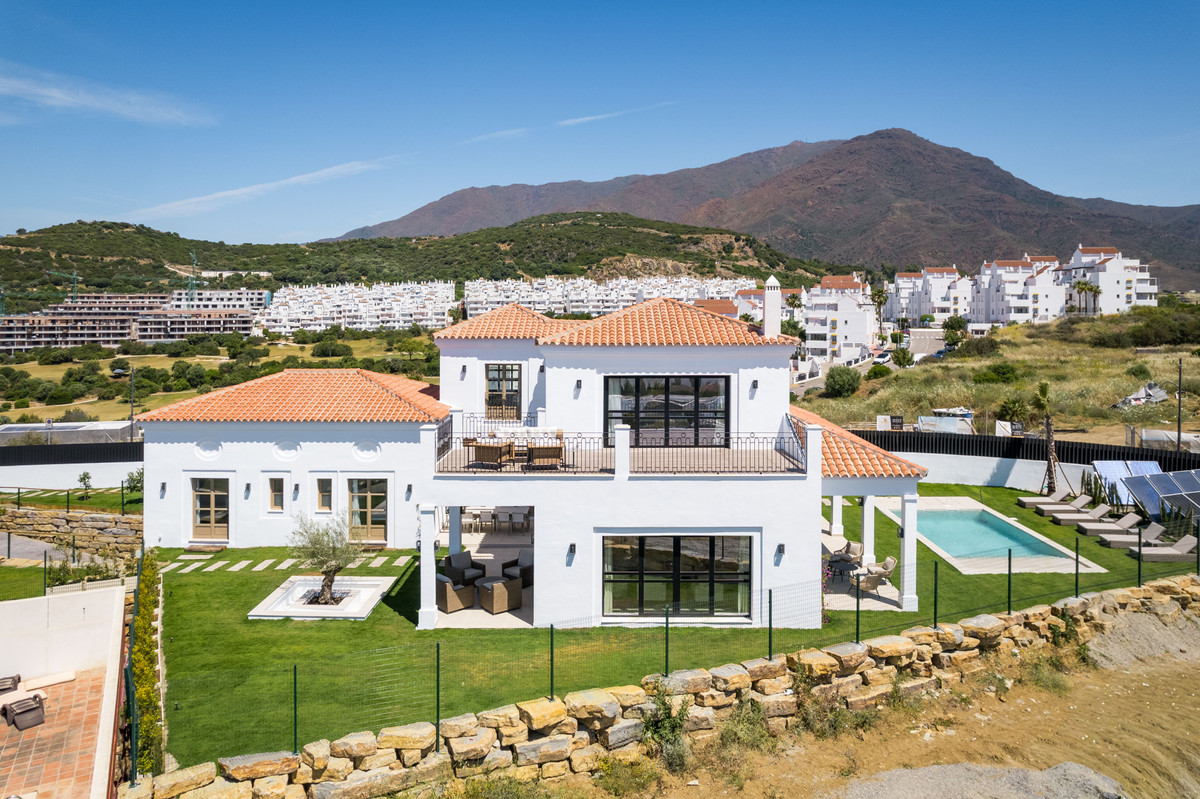 Villa for sale in Estepona