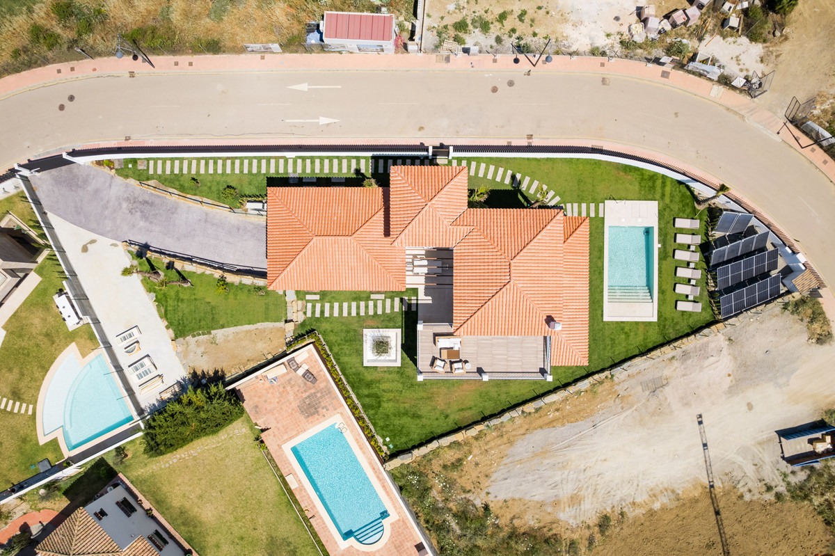 Villa for sale in Estepona