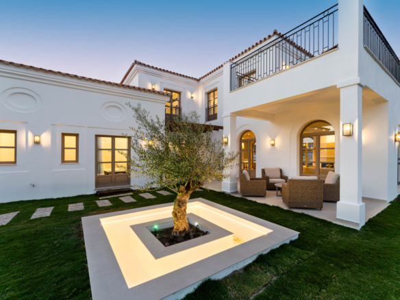 Villa for sale in Estepona