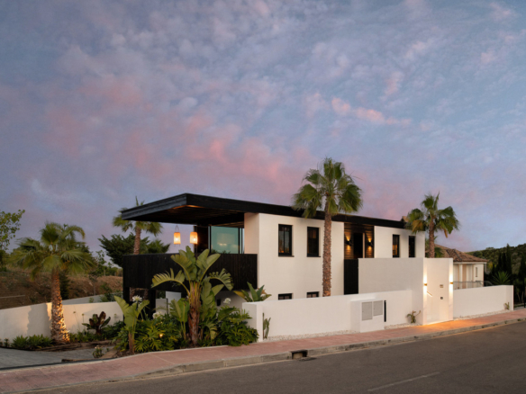 Villa for sale in Estepona