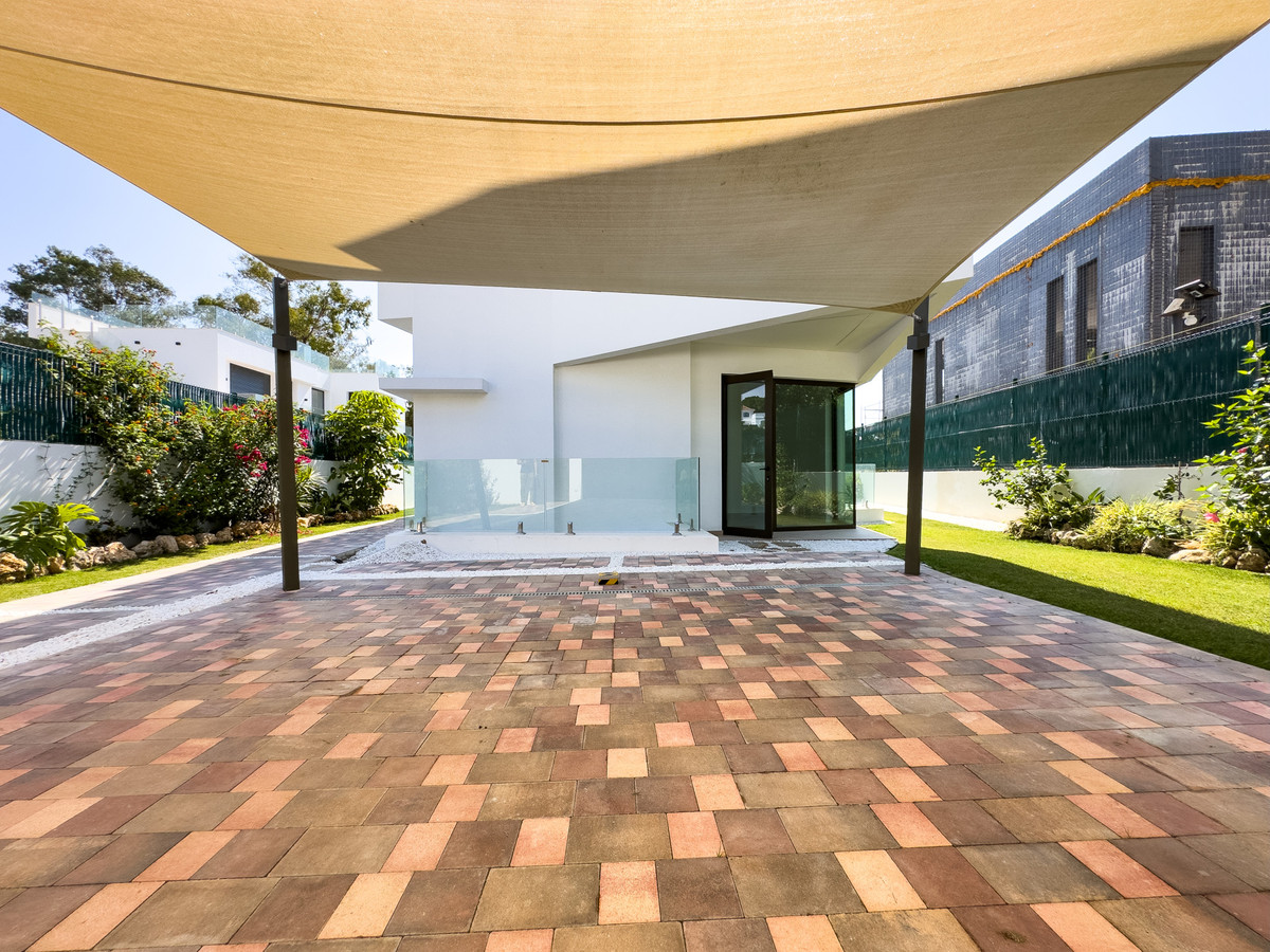Villa for sale in Estepona