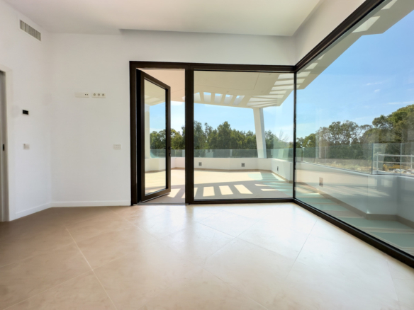 Villa for sale in Estepona