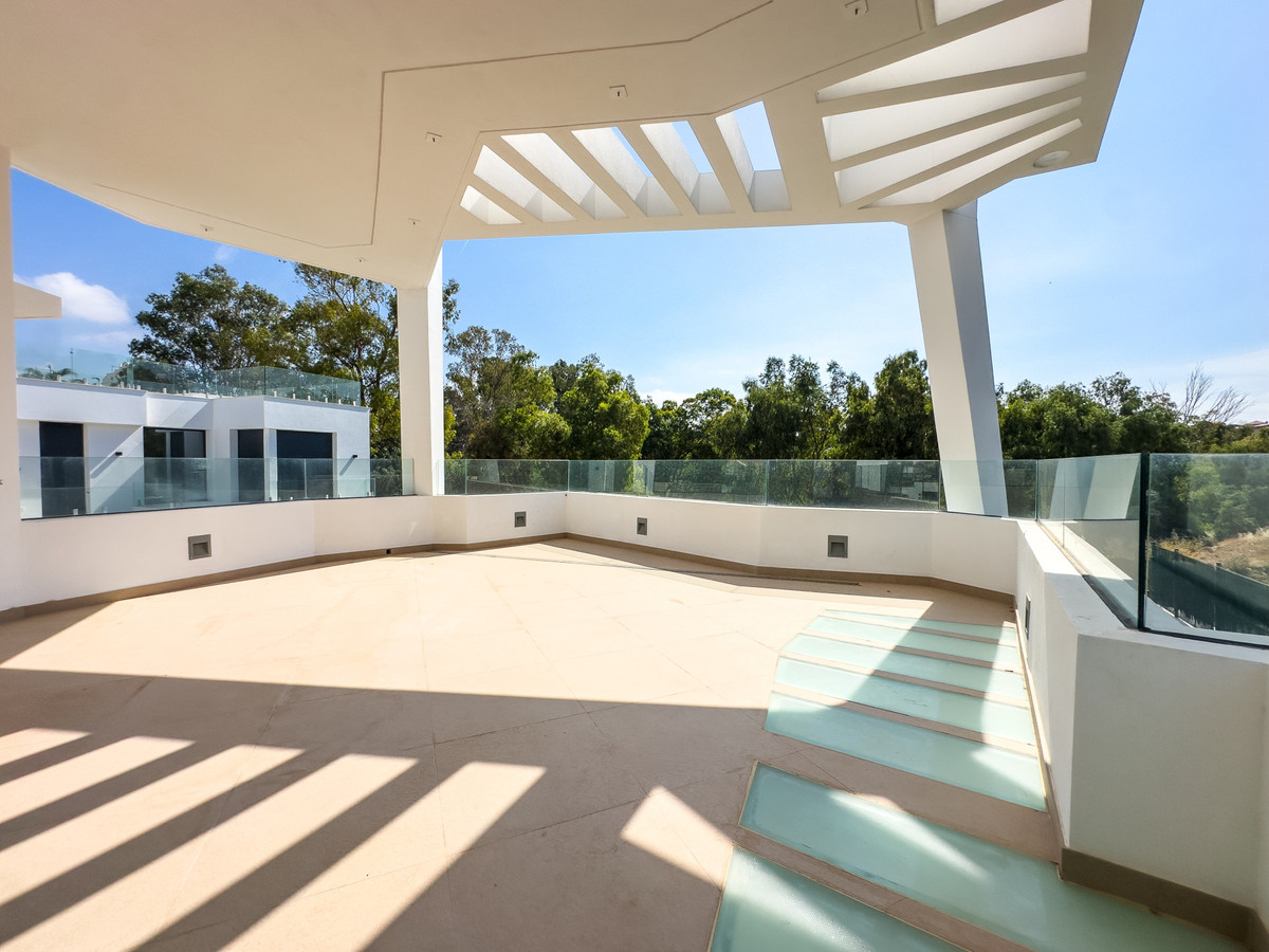 Villa for sale in Estepona