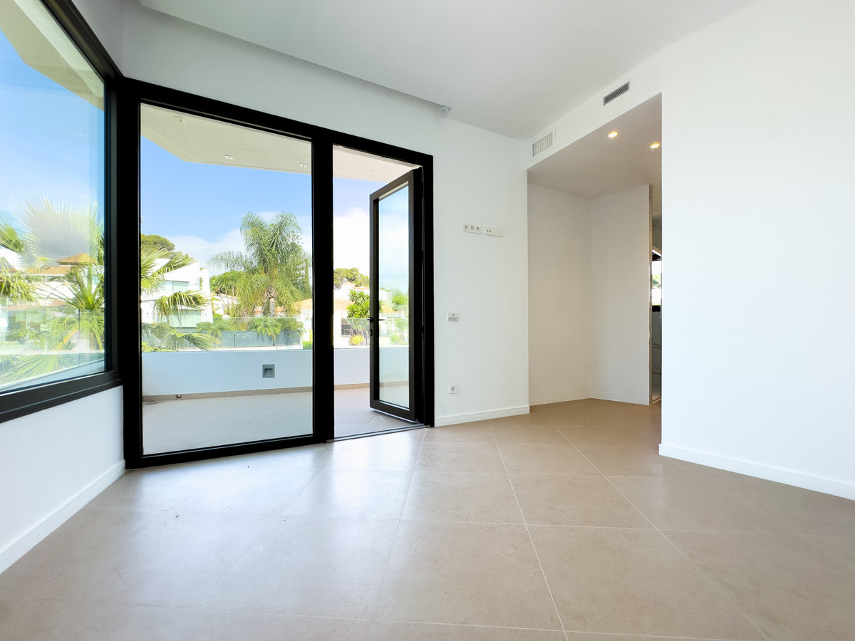 Villa for sale in Estepona