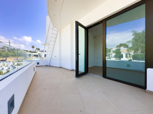 Villa for sale in Estepona