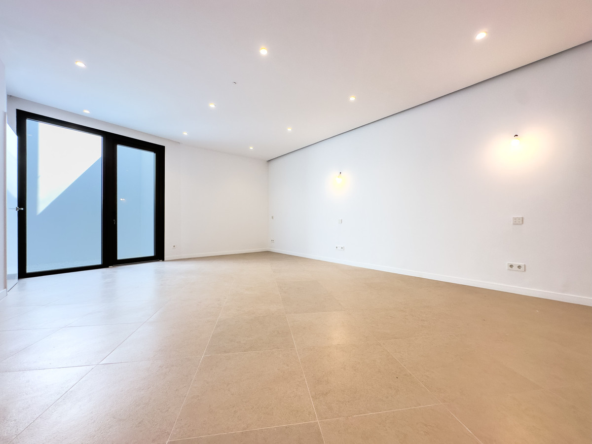 Villa for sale in Estepona